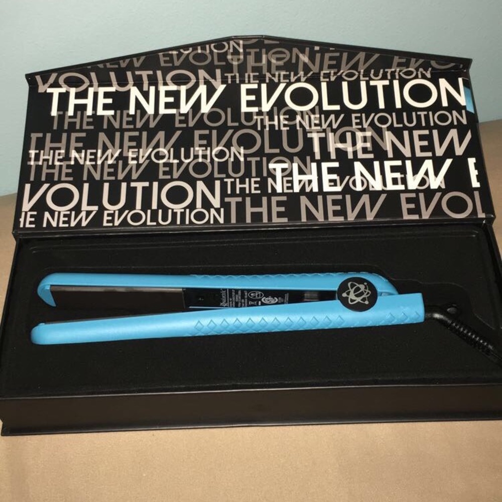 BRAND NEW Evalectric Flat Iron! $300 VALUE